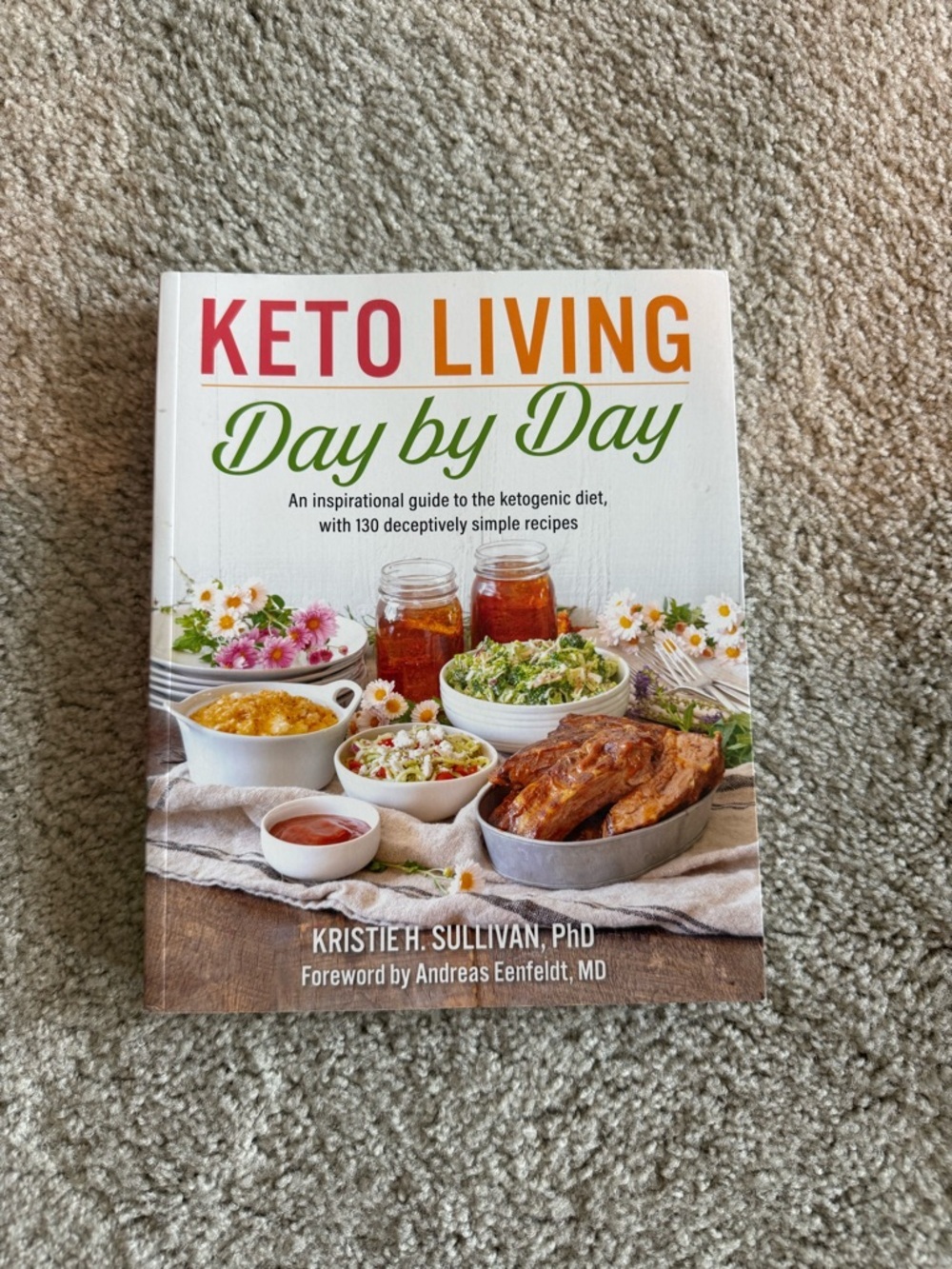 Keto Living Day by Day - Green & Orange Cookbook by